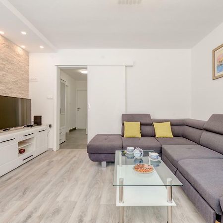 Kate Apartment Omis Bagian luar foto