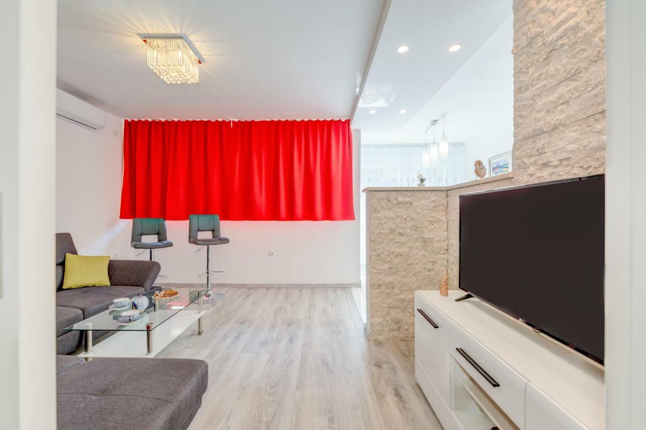 Kate Apartment Omis Bagian luar foto