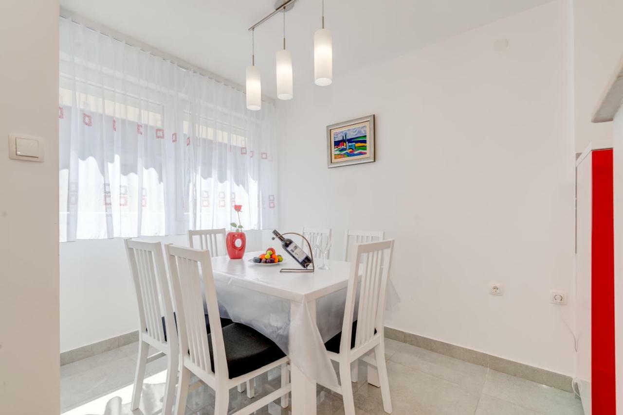 Kate Apartment Omis Bagian luar foto