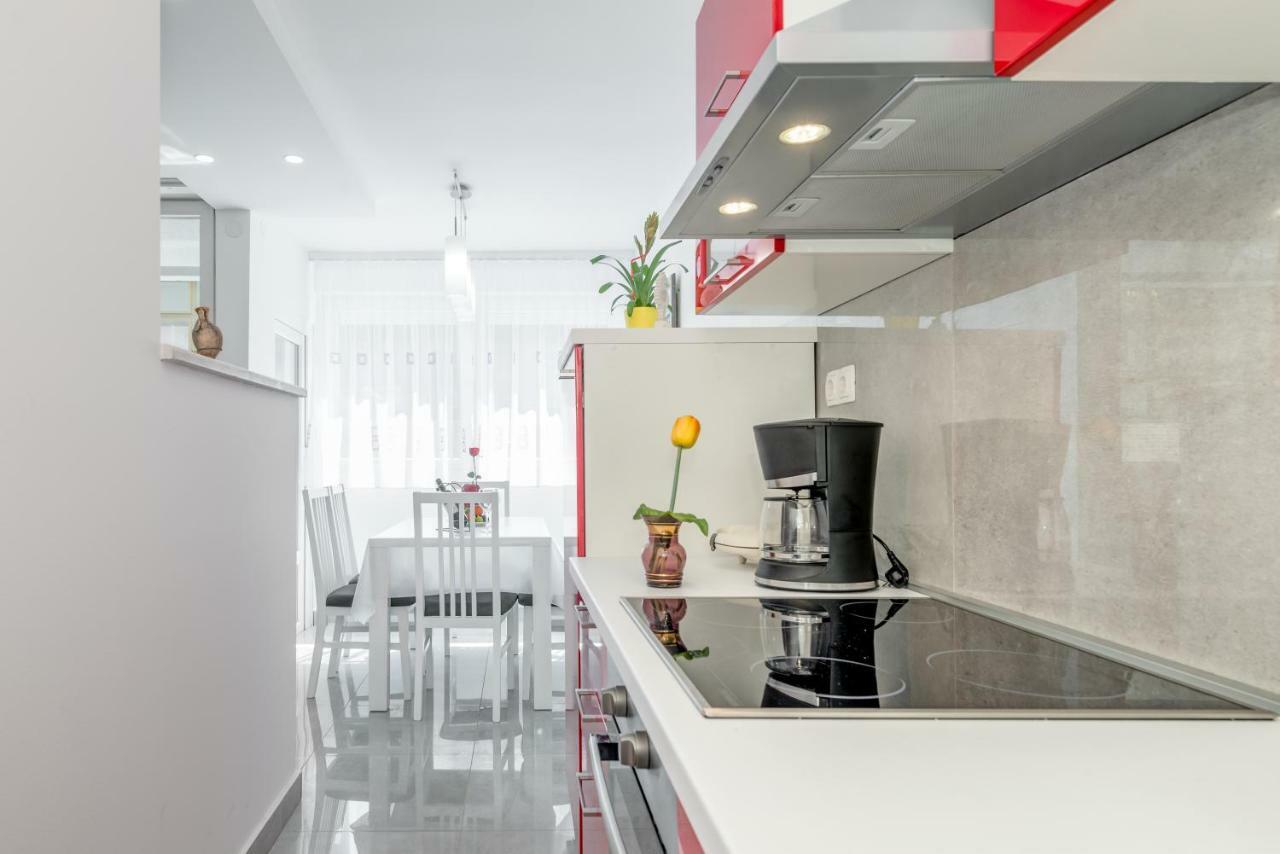 Kate Apartment Omis Bagian luar foto