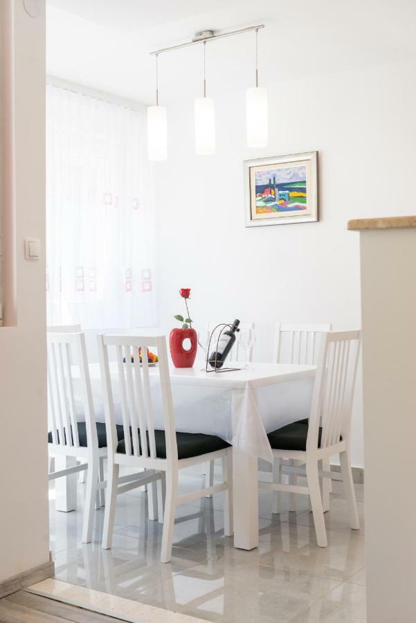 Kate Apartment Omis Bagian luar foto
