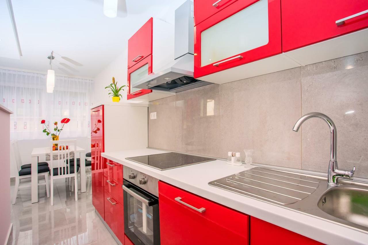 Kate Apartment Omis Bagian luar foto