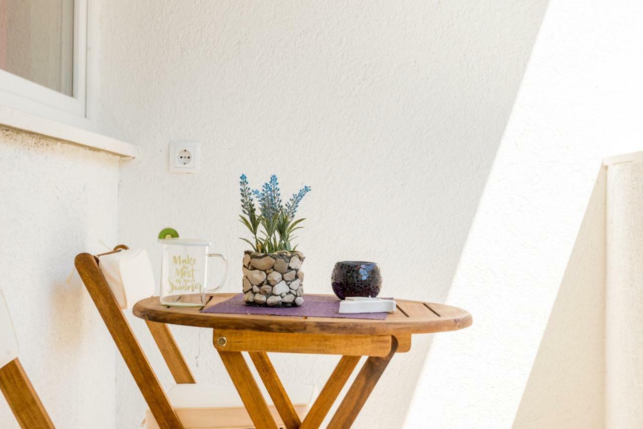 Kate Apartment Omis Bagian luar foto