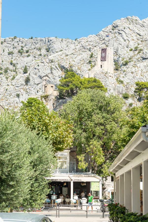 Kate Apartment Omis Bagian luar foto