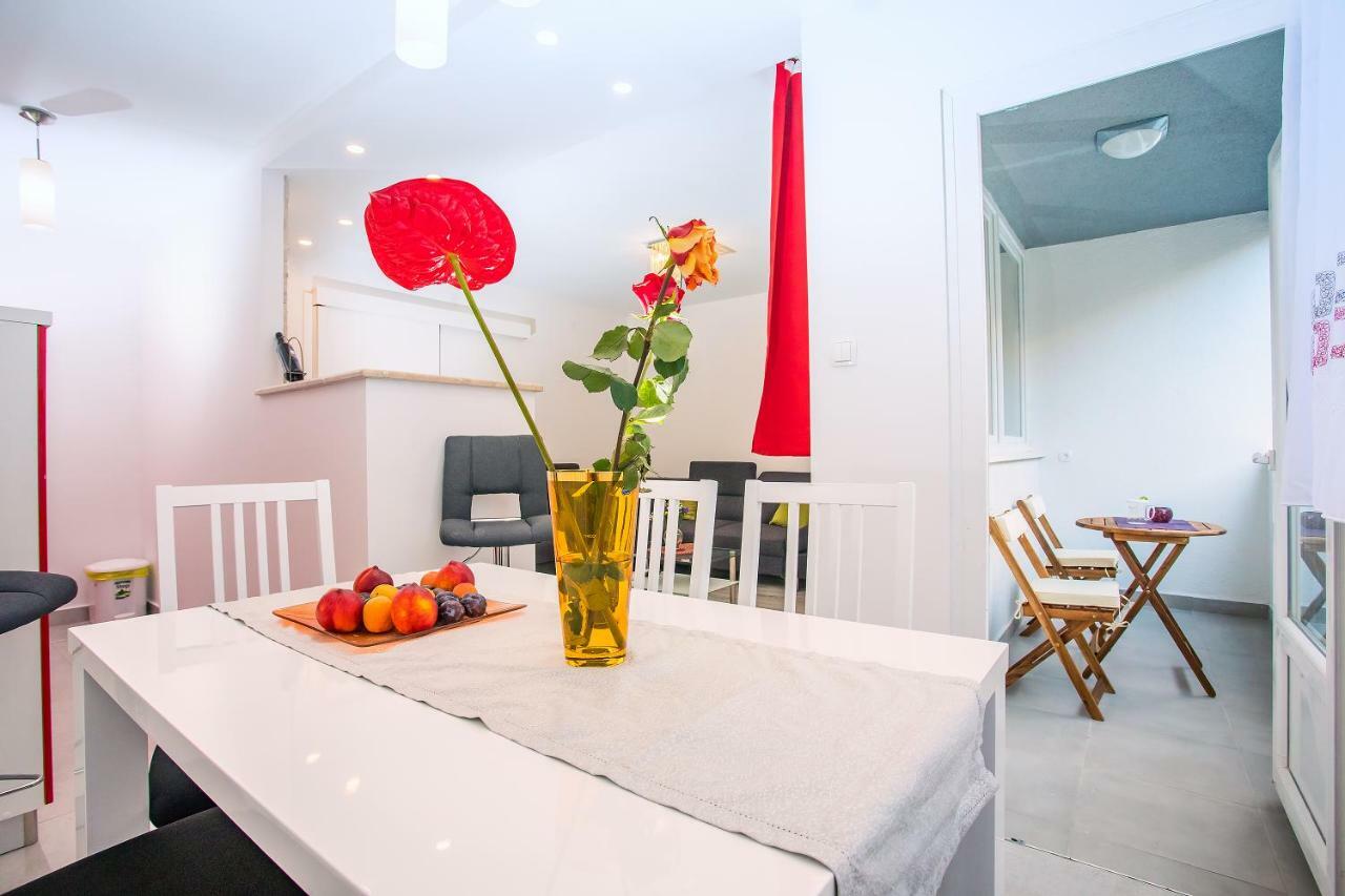 Kate Apartment Omis Bagian luar foto